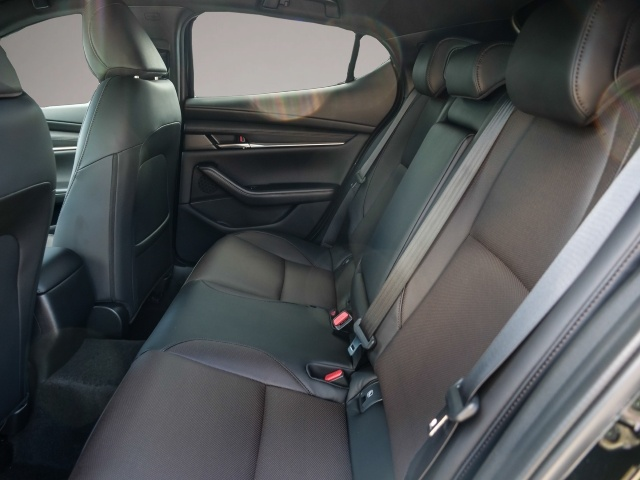 Mazda 3 (05/2025, Benzin)