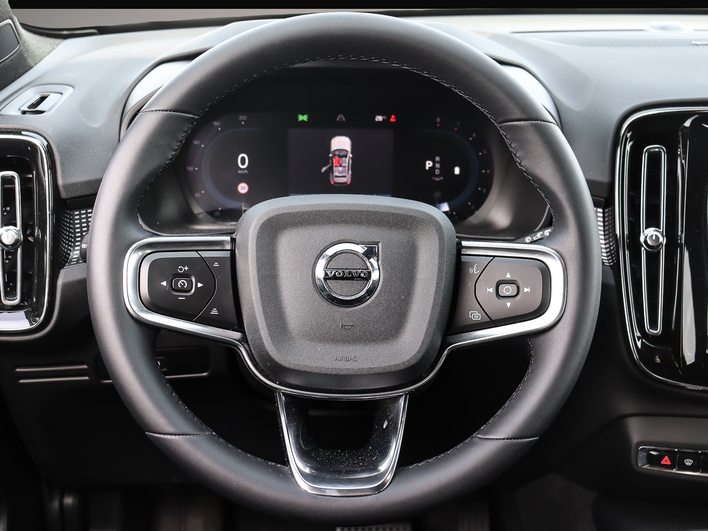 Volvo XC40 (11/2023, Benzin)