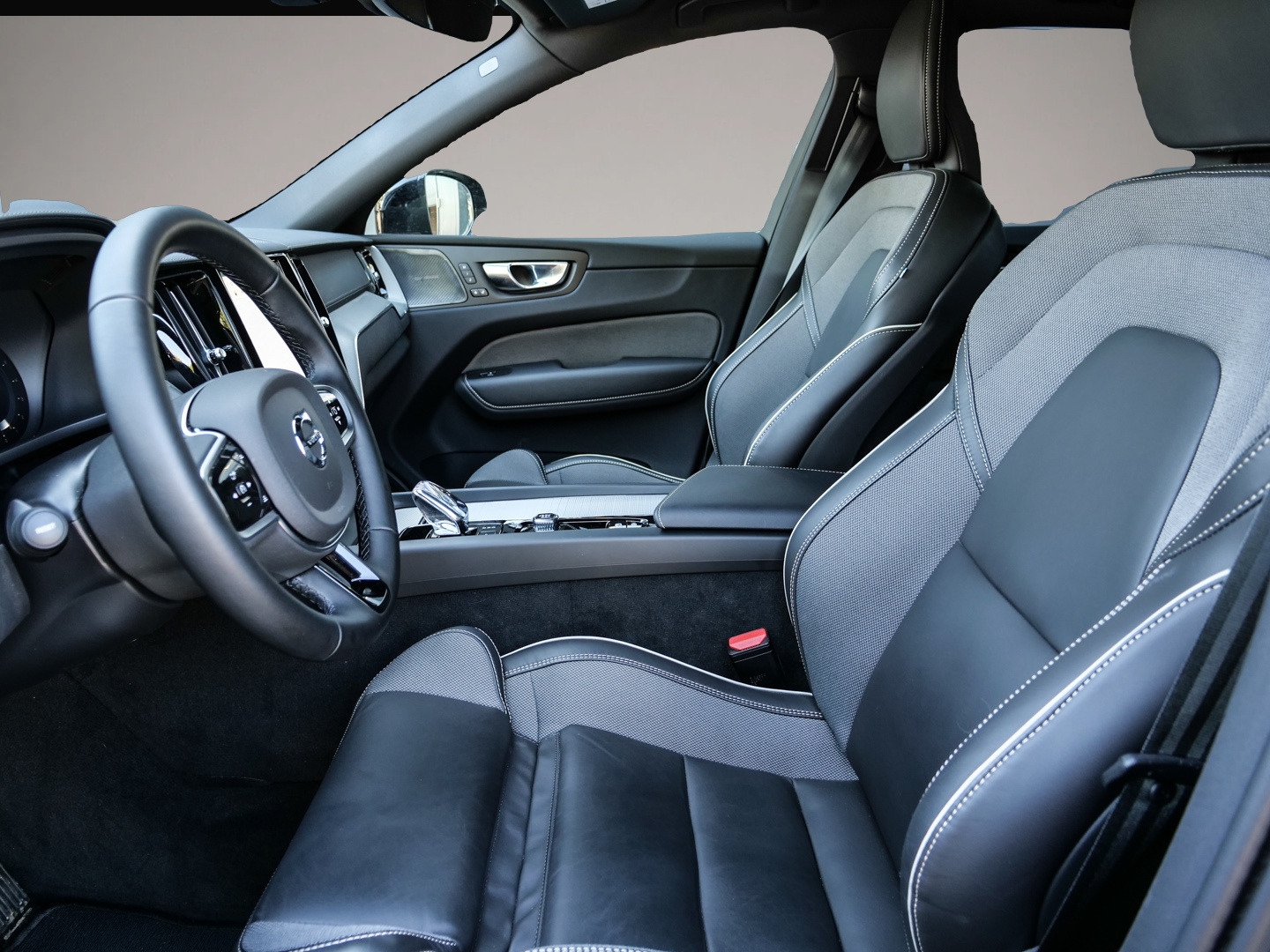 Volvo XC60 (05/2025, Benzin)