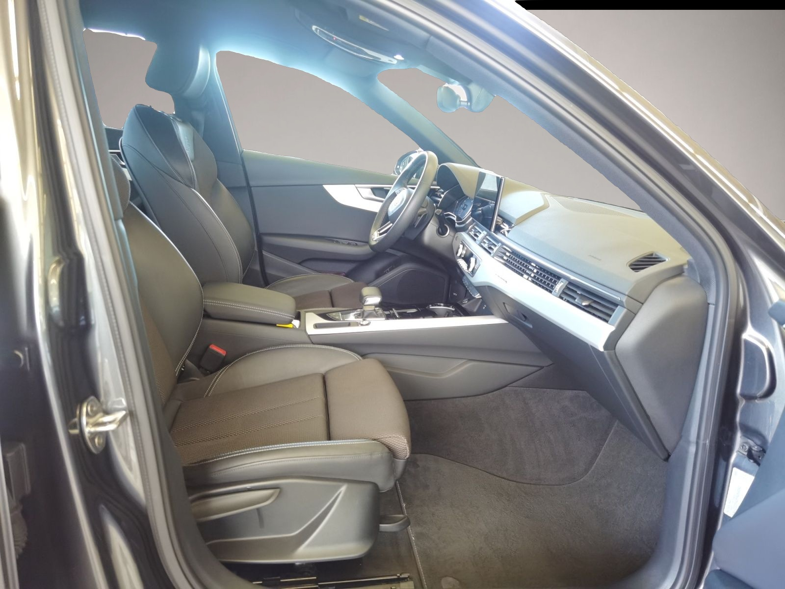 Audi A4 (04/2024, Benzin)