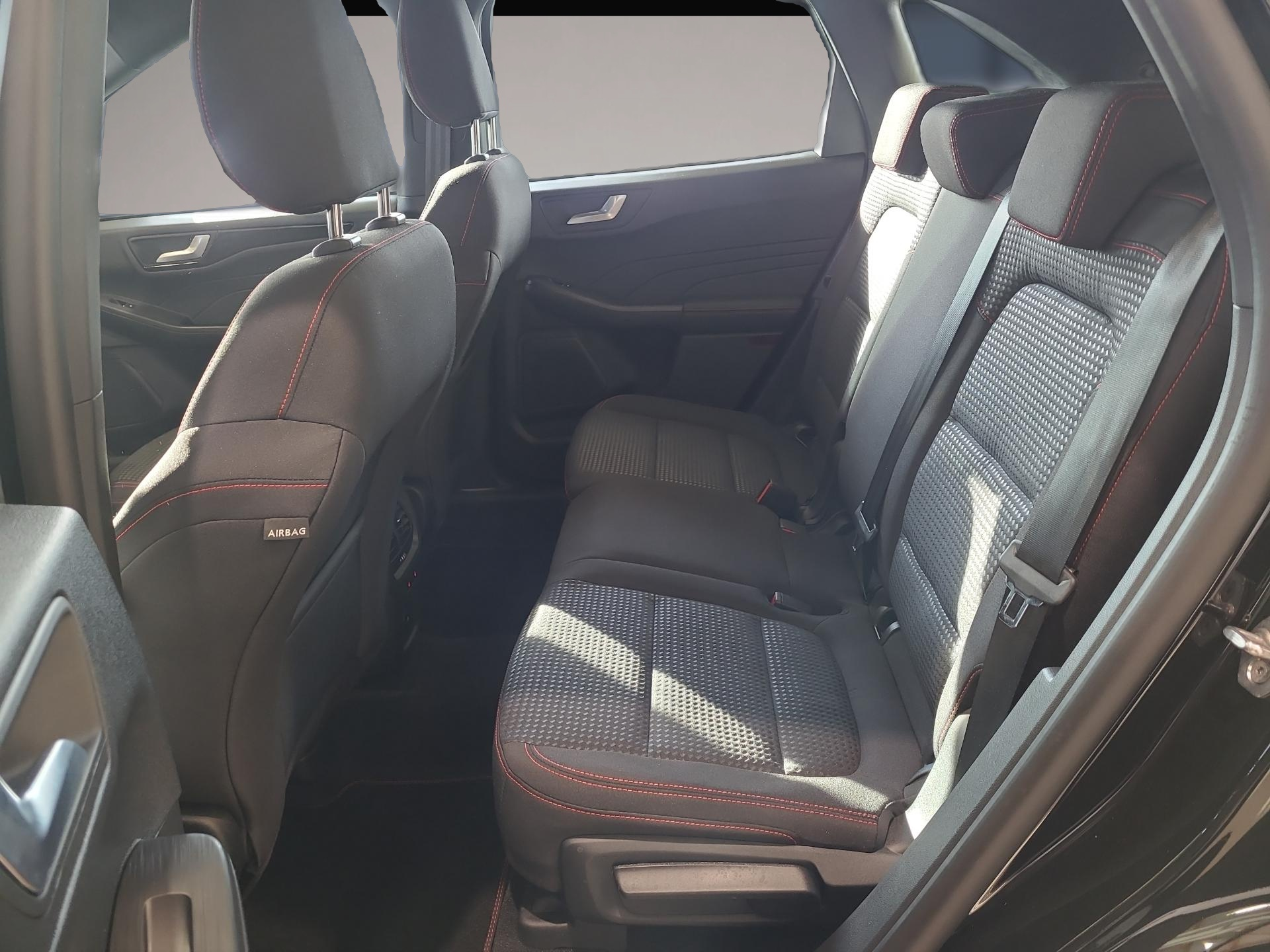 Ford Kuga (11/2023, Benzin)