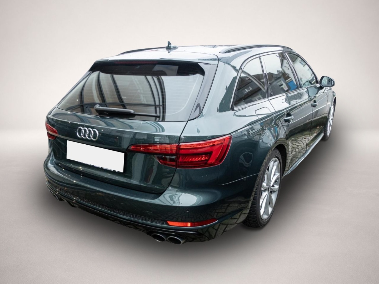 Audi quattro (03/2017, Benzin)
