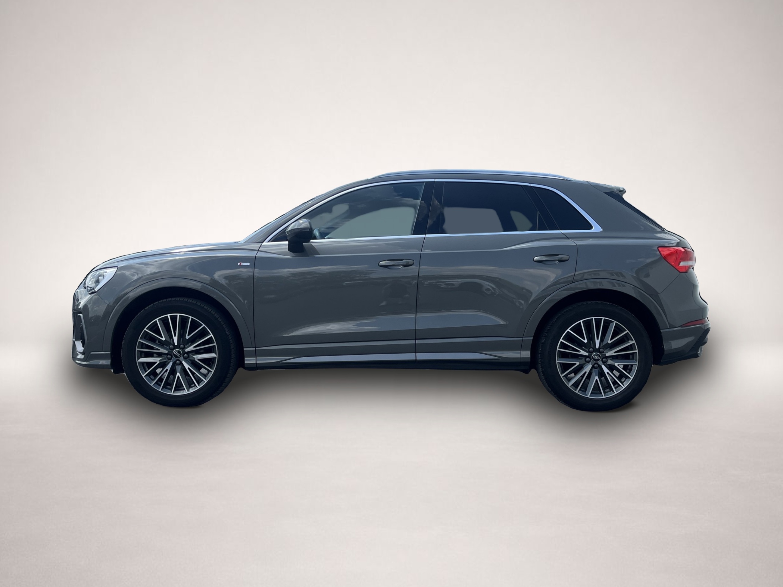 Audi Q3 (03/2023, Benzin)