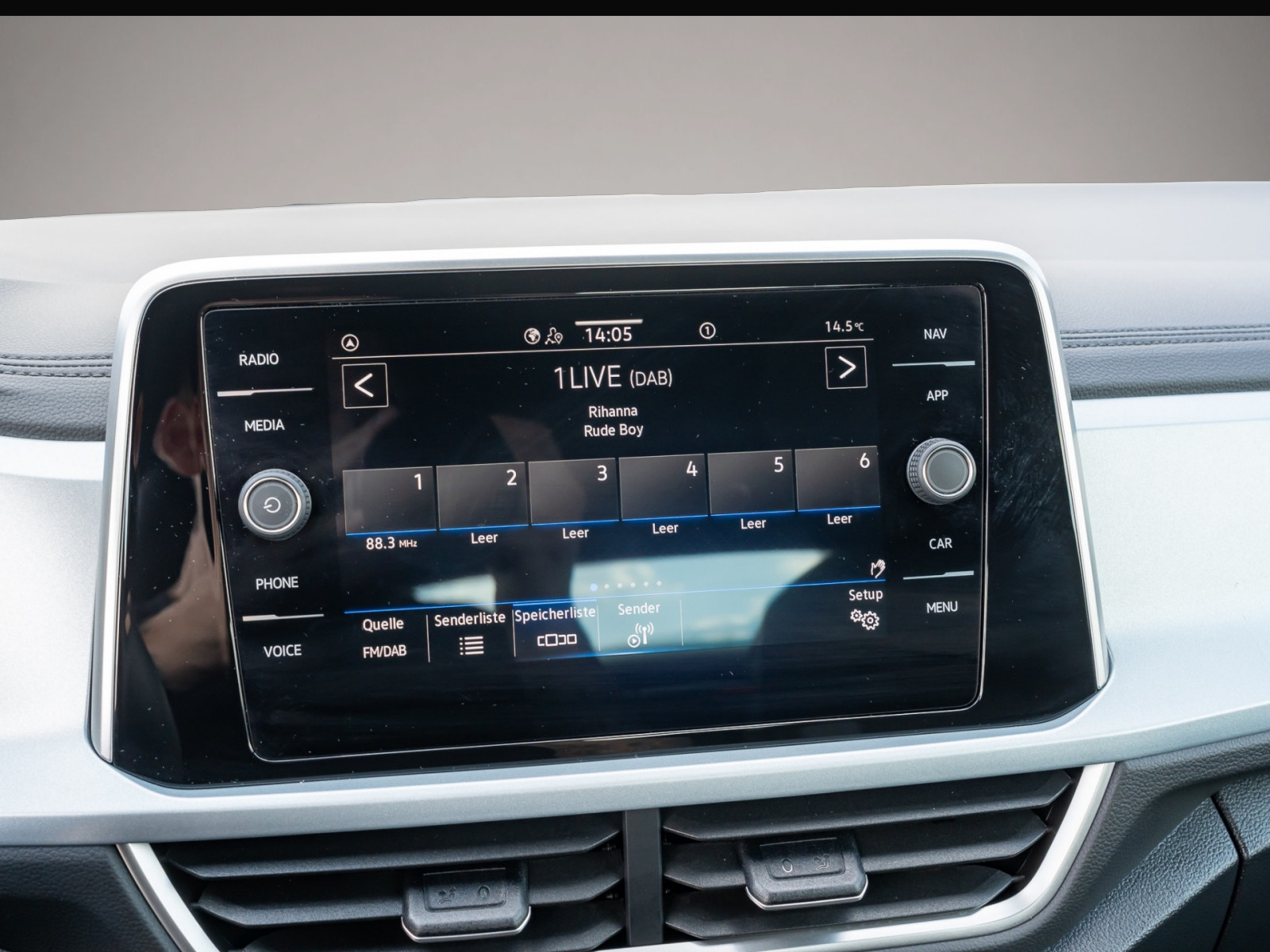 Volkswagen T-Roc (05/2025, Benzin)