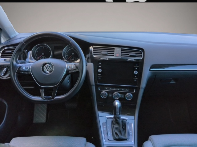 Volkswagen Golf (07/2018, Benzin)