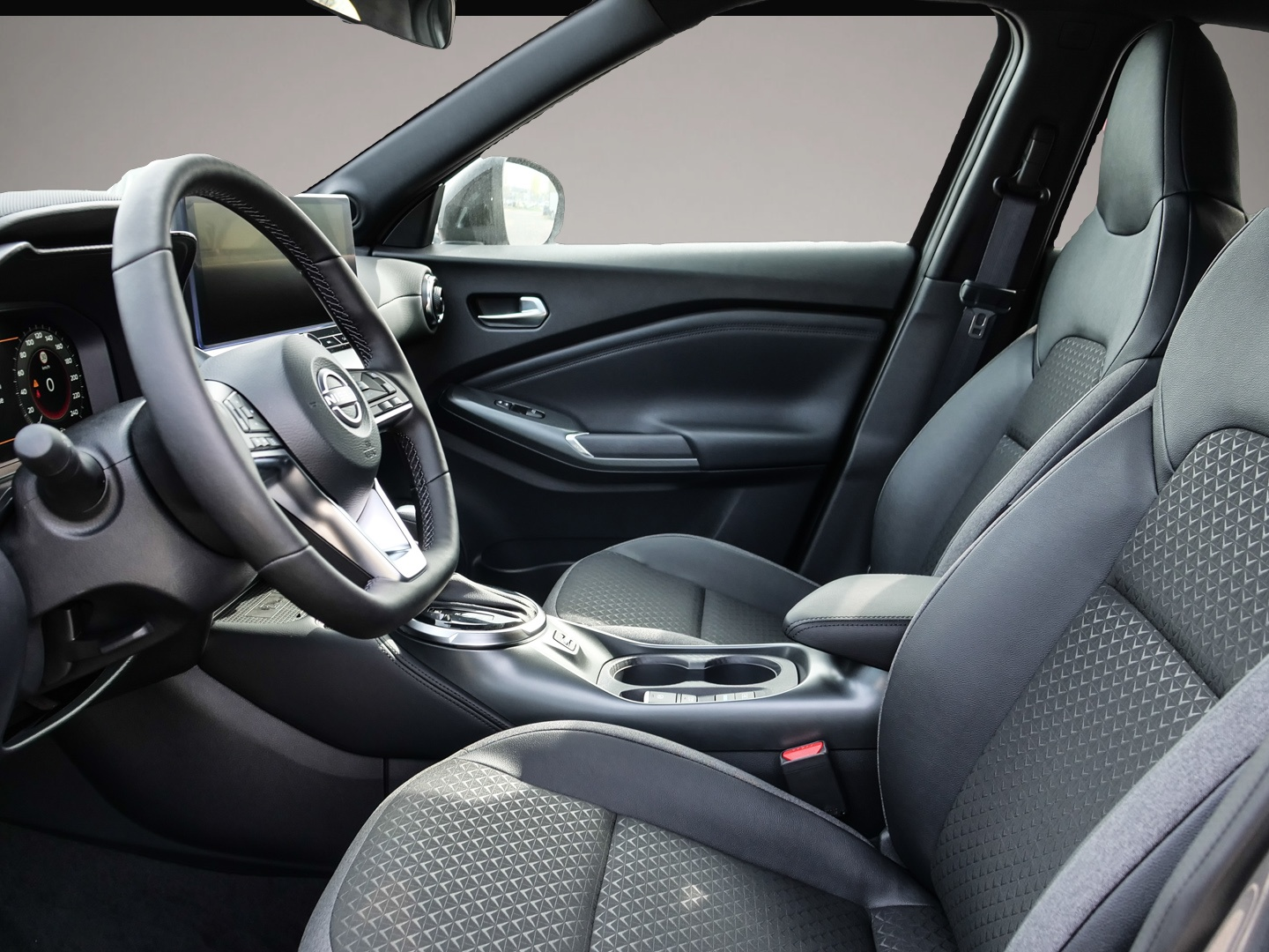 Nissan Juke, image 4 of 6