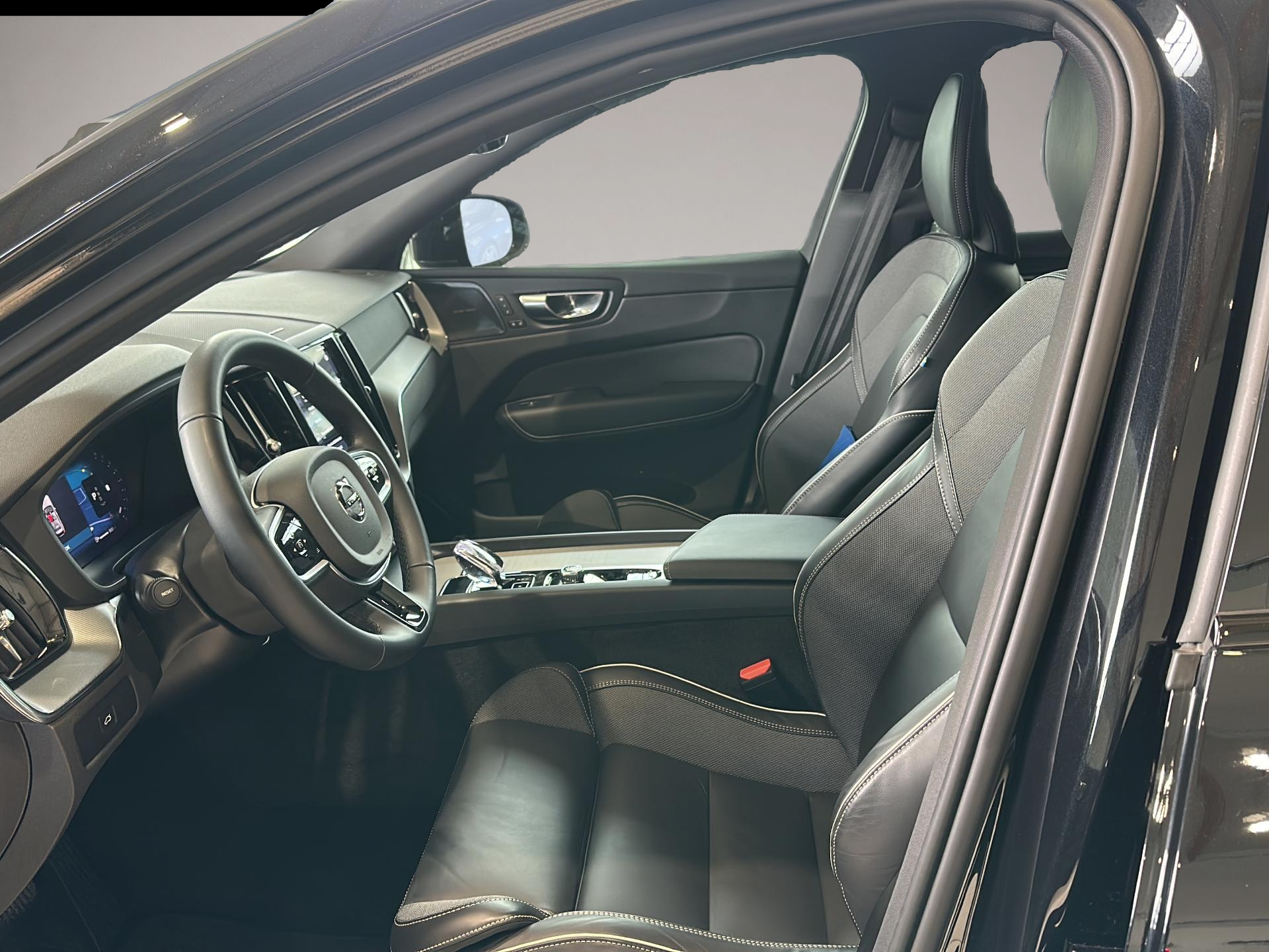 Volvo XC60 (02/2025, Benzin)