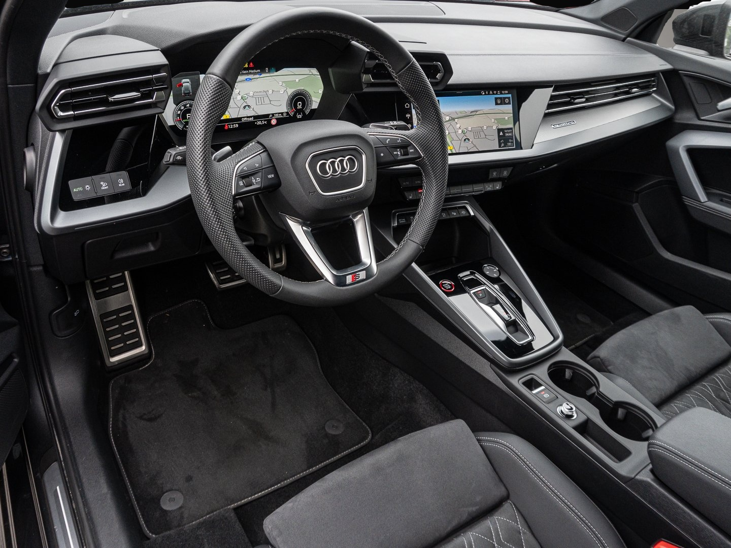 Audi quattro (03/2025, Benzin)