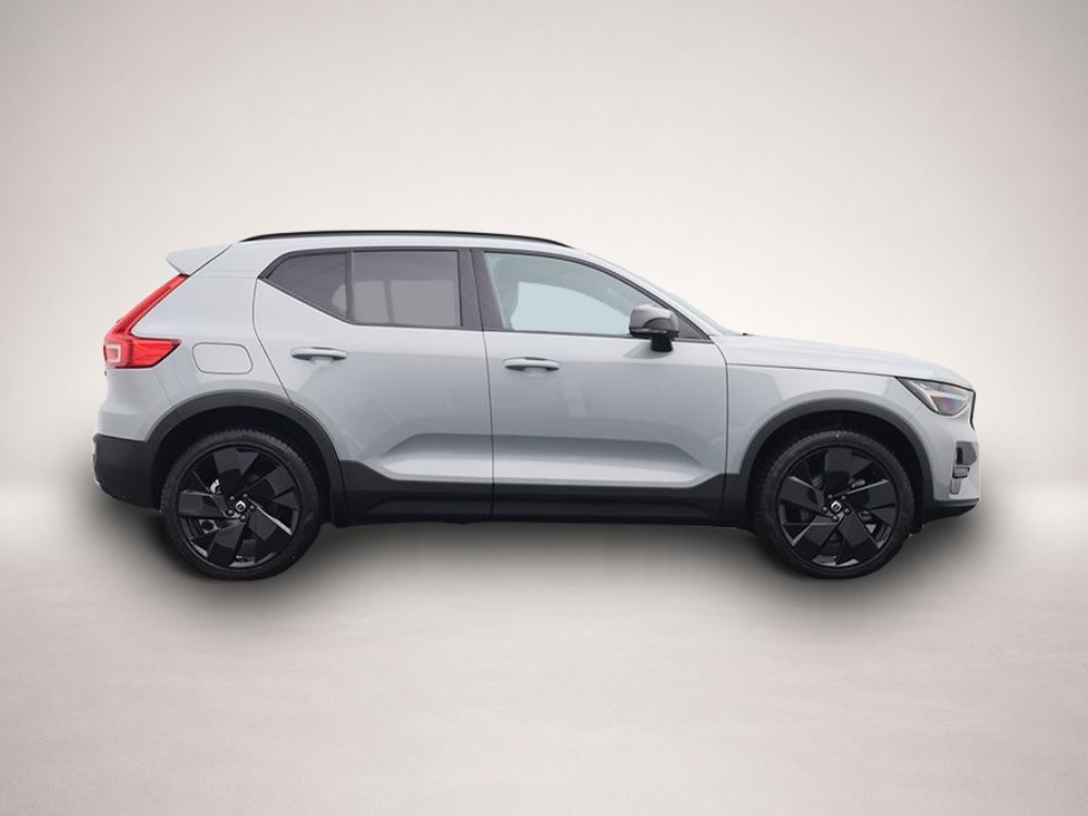 Volvo XC40 (04/2026, Benzin)