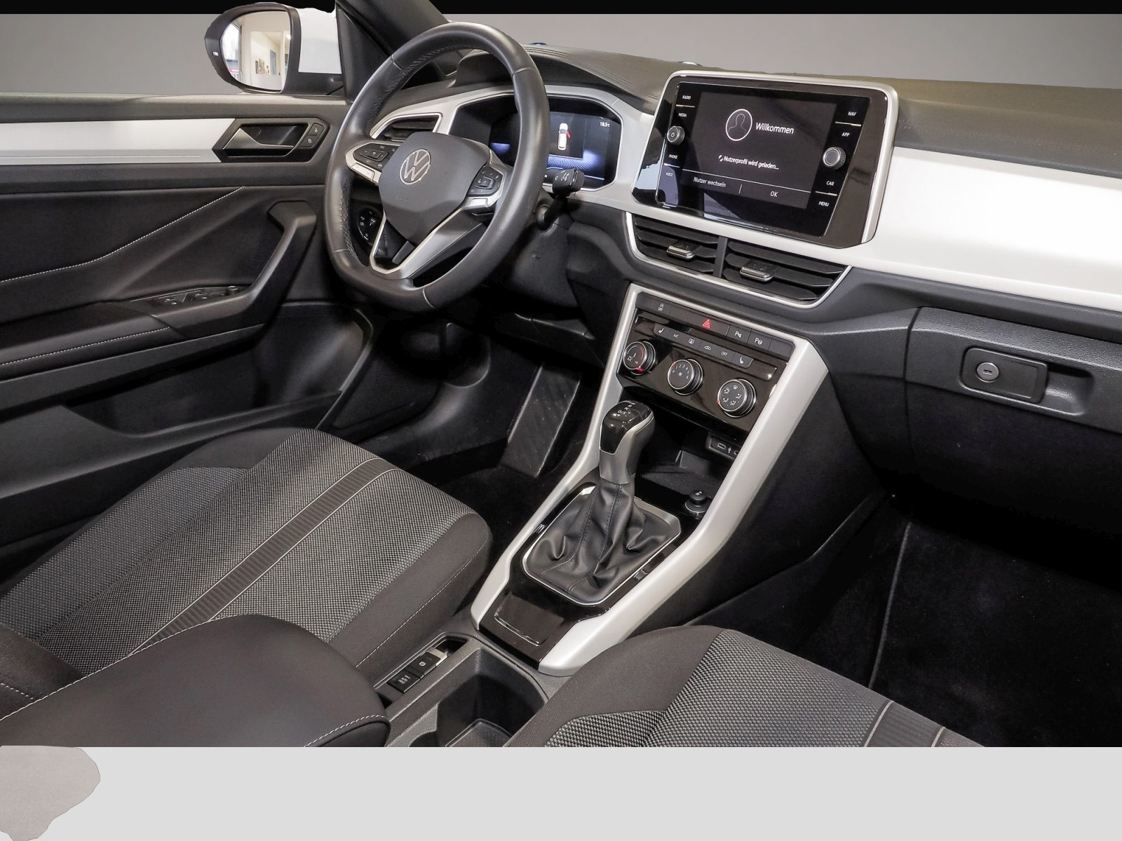 Volkswagen T-Roc (12/2022, Benzin)