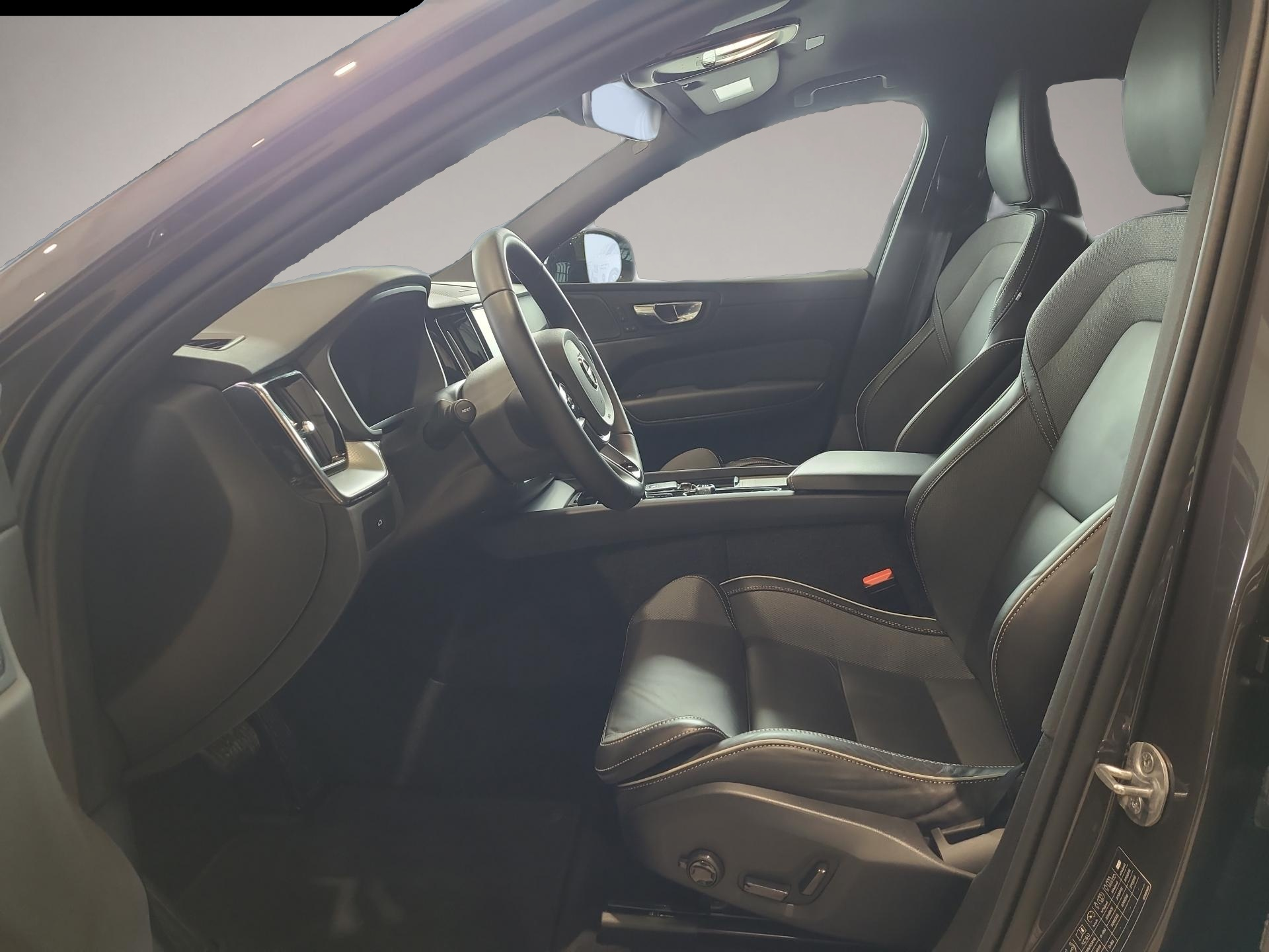 Volvo XC60 (02/2025, Benzin)