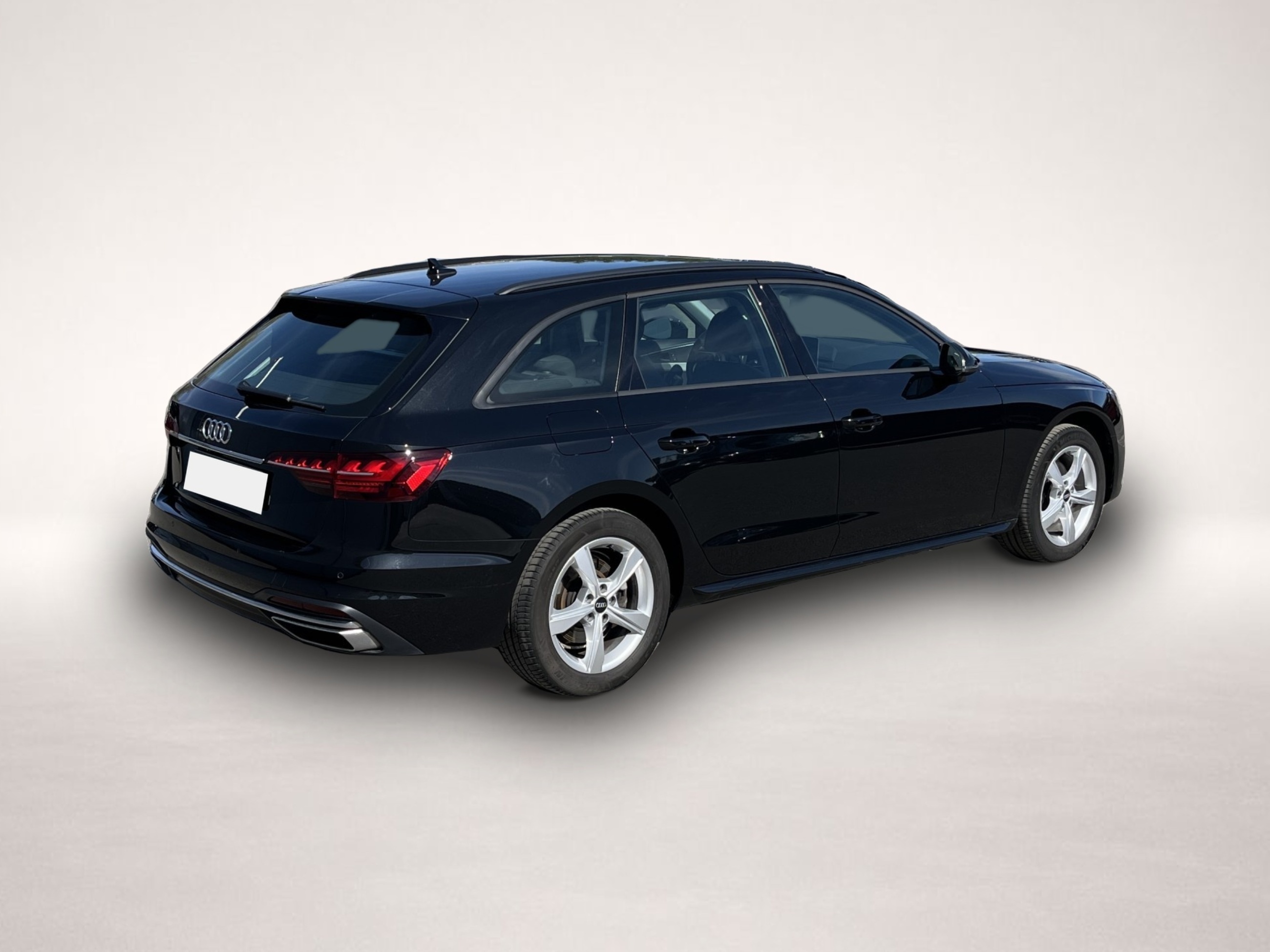 Audi A4 (08/2021, Benzin)