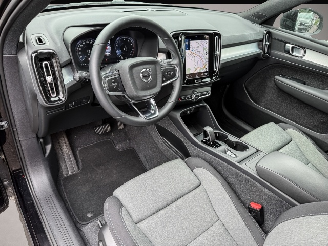 Volvo XC40 (12/2023, Benzin)
