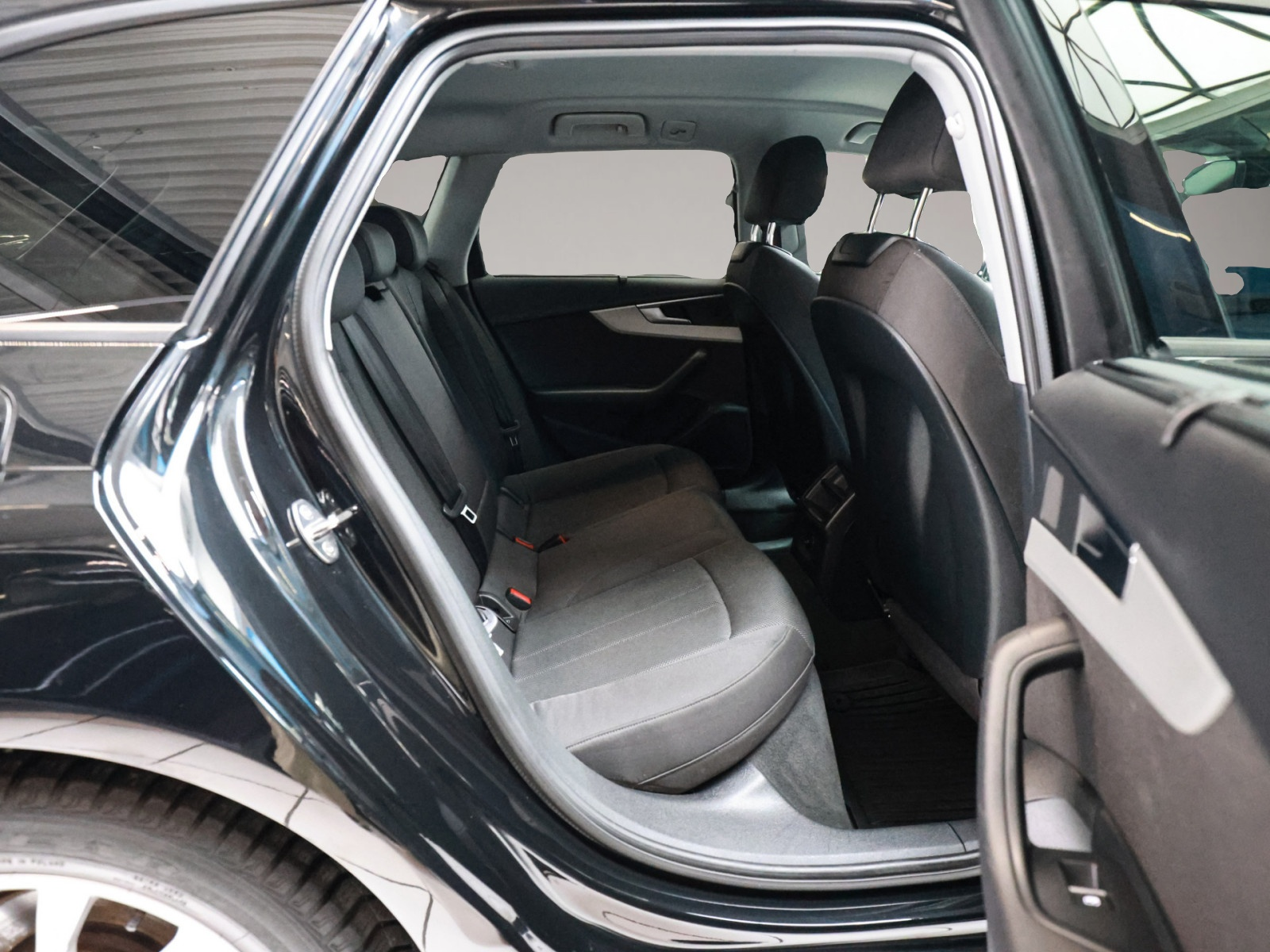 Audi A4 (03/2022, Benzin)
