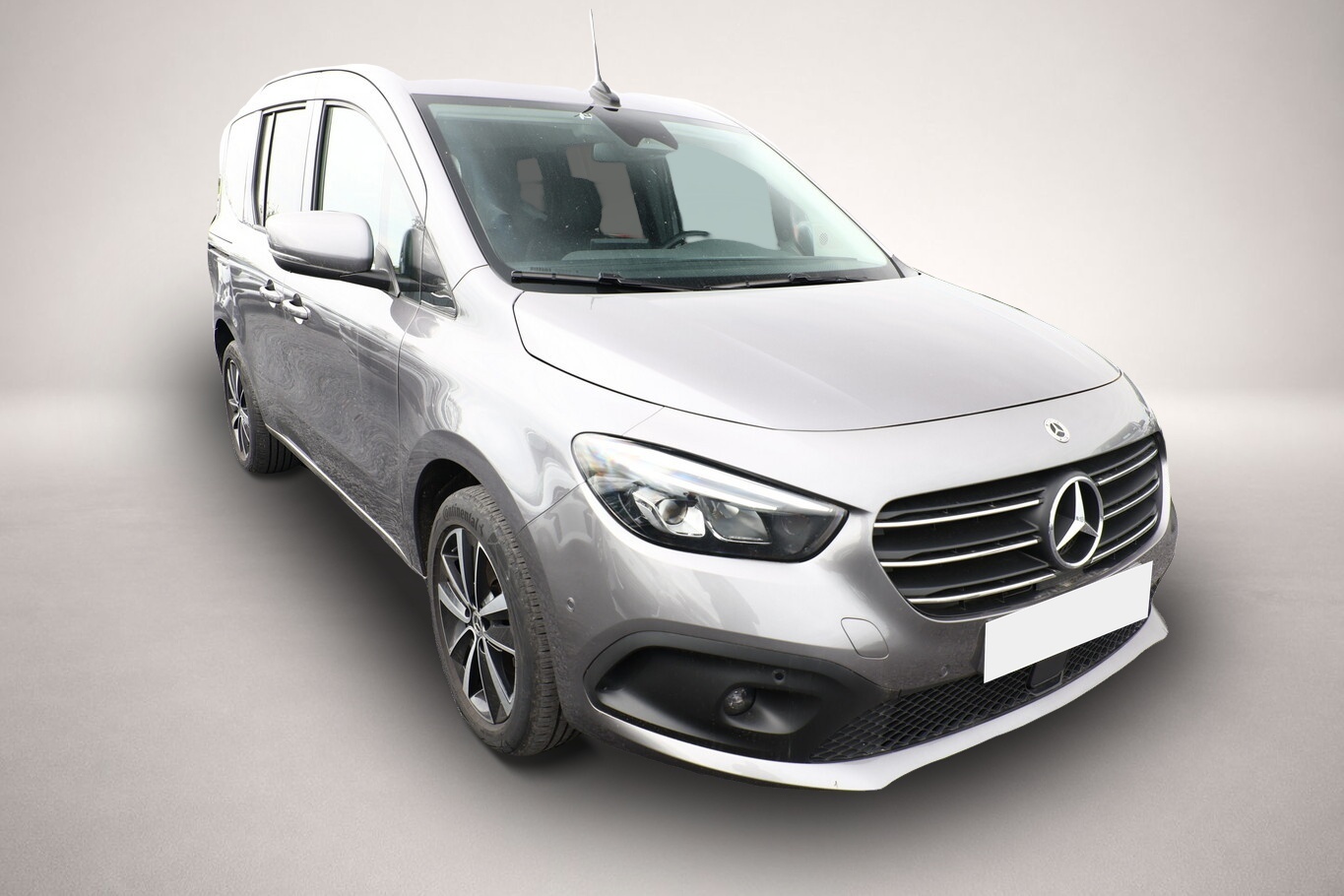 Mercedes-Benz A 180 (08/2023, Benzin)