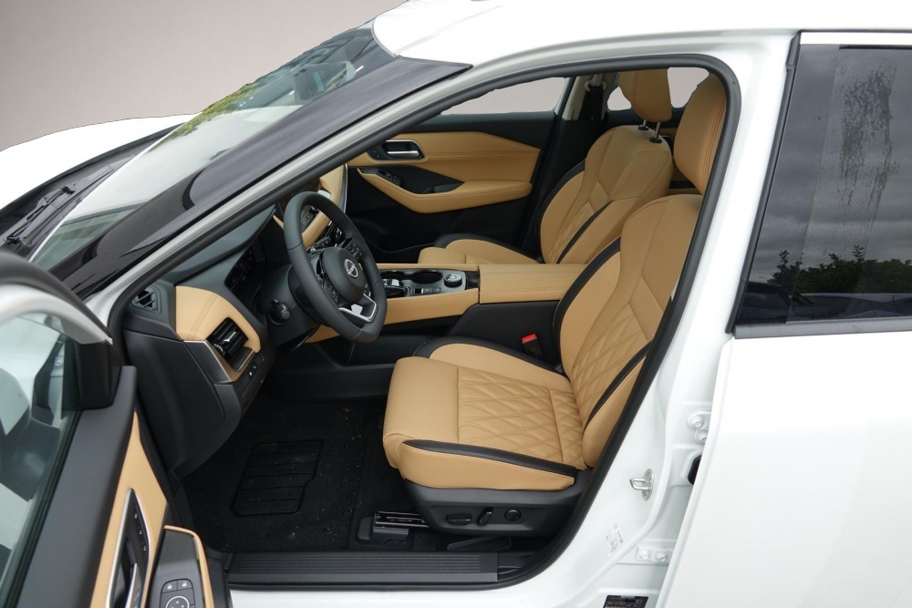 Nissan X-Trail (12/2025, Benzin)