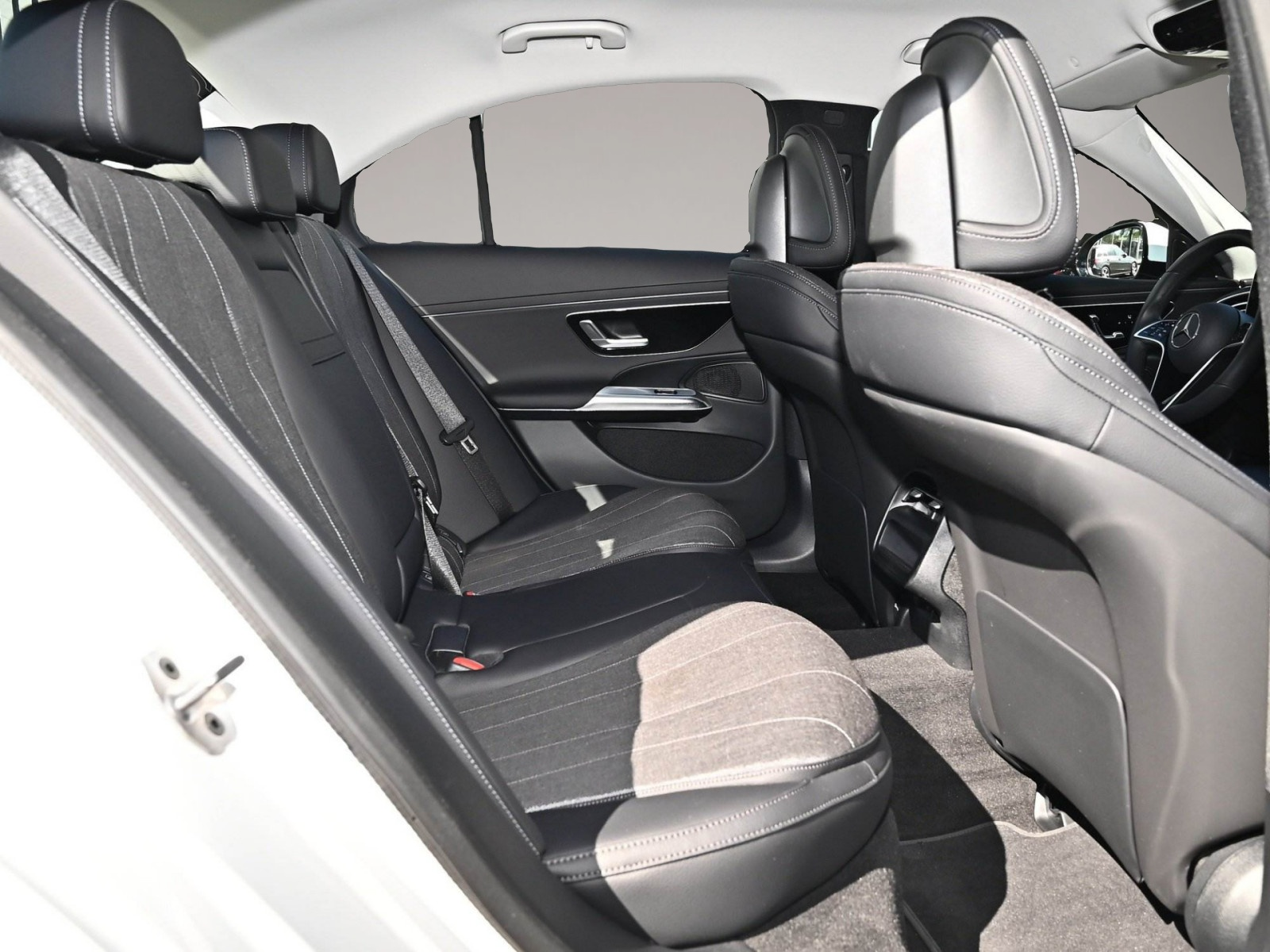 Mercedes-Benz E 300 (07/2025, Hybrid (Benzin/Elektro))