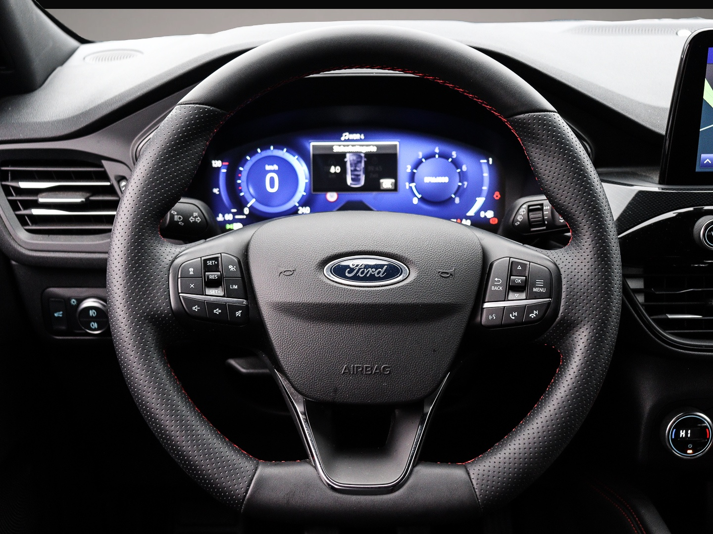 Ford Kuga (10/2022, Benzin)