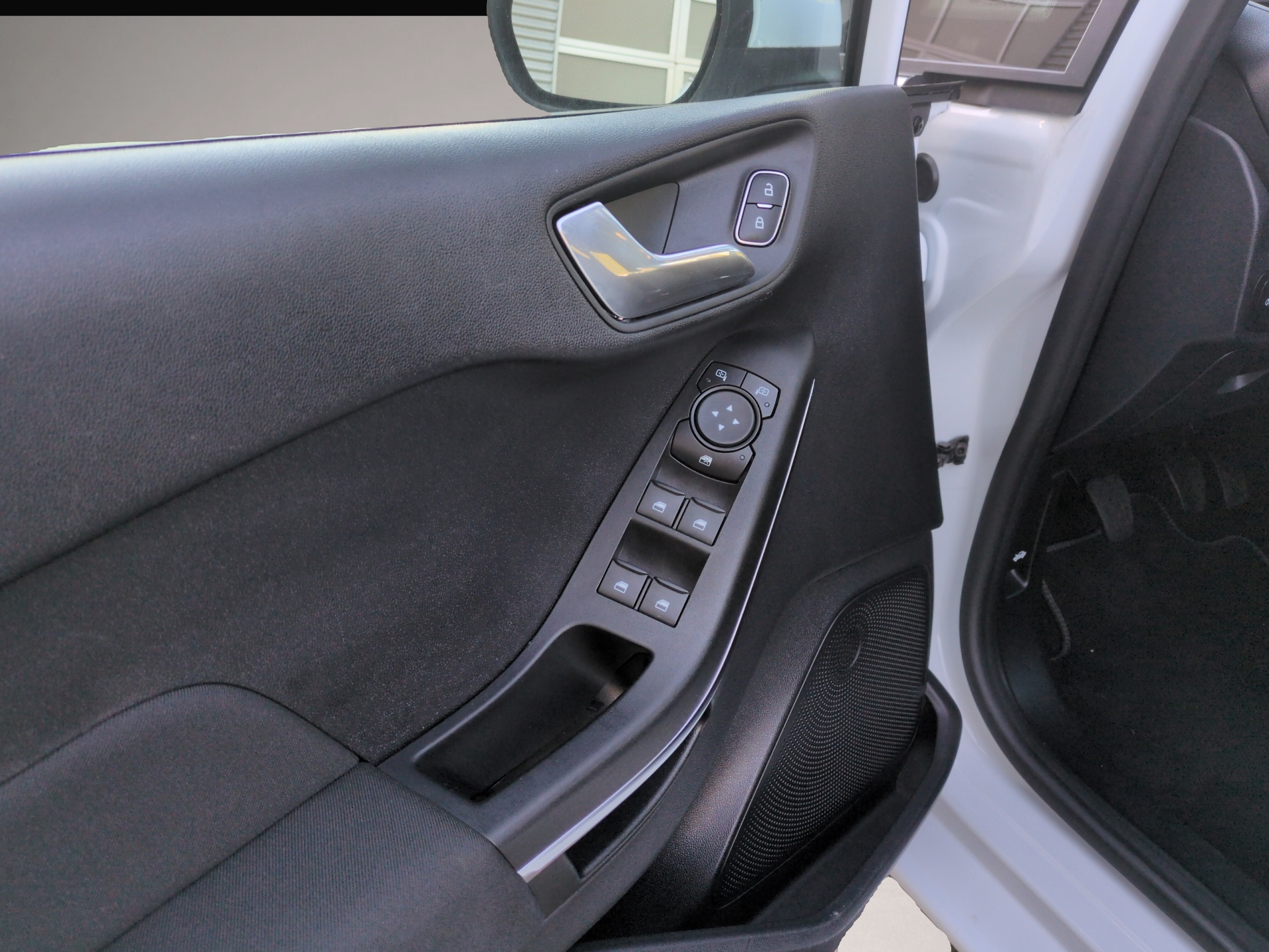 Ford Fiesta (06/2022, Benzin)