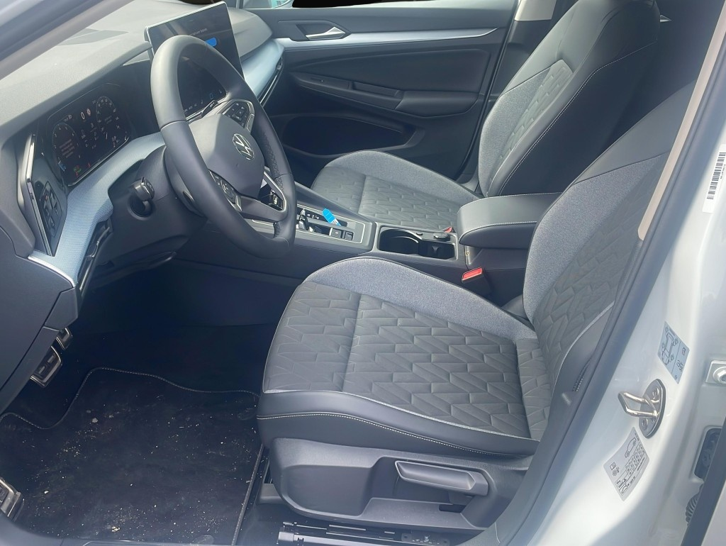 Volkswagen Golf (08/2025, Benzin)