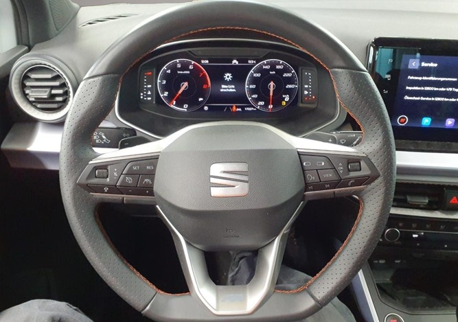 Seat Arona (11/2025, Benzin)