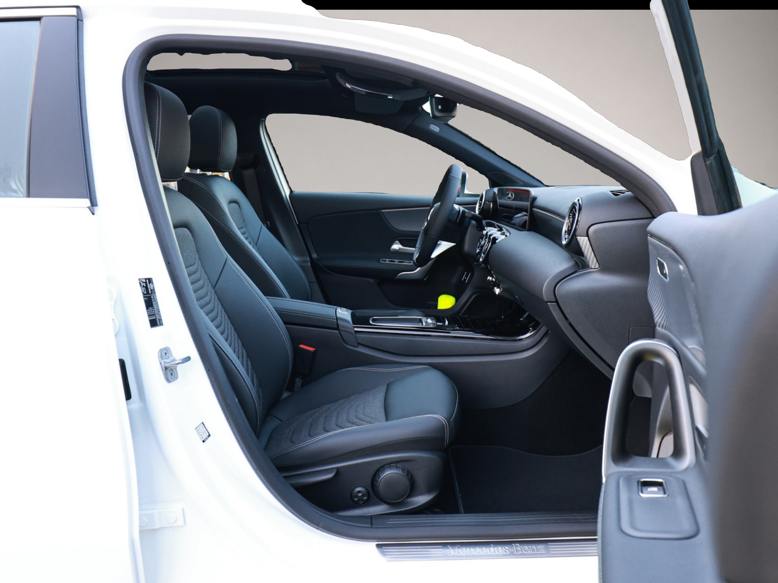 Mercedes-Benz A 200 (02/2026, Benzin)