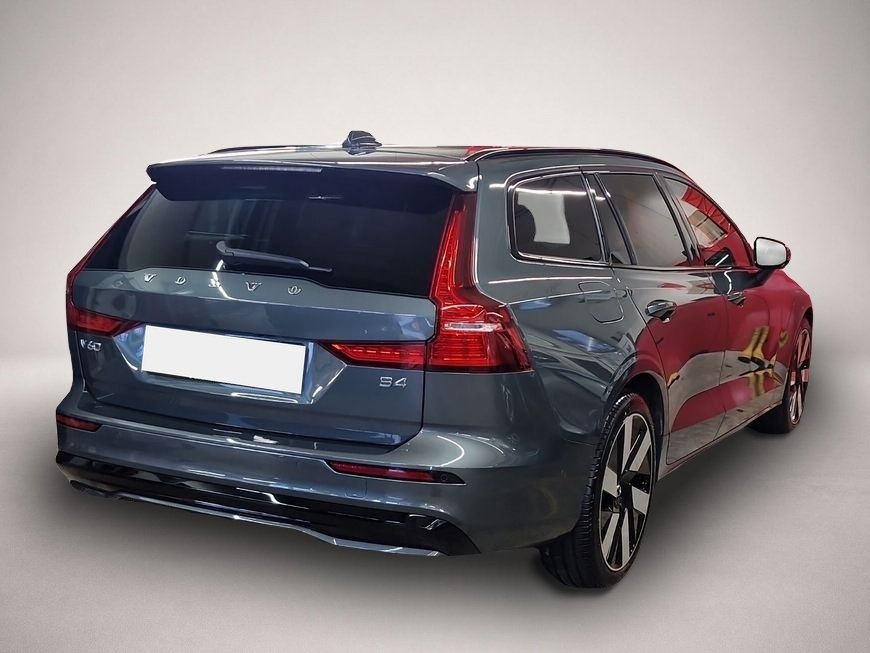 Volvo V60 (08/2025, Benzin)