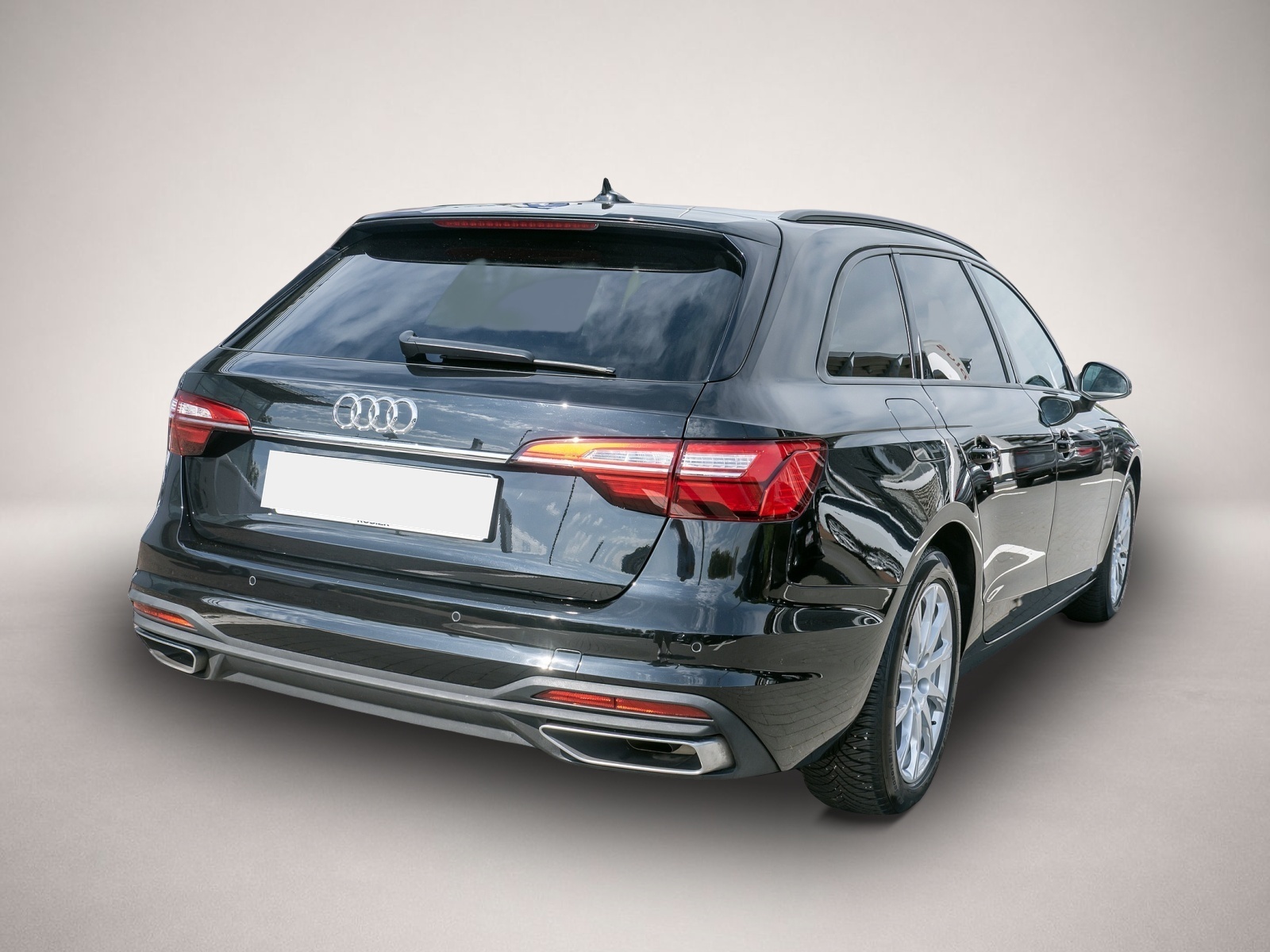 Audi A4 (02/2022, Benzin)
