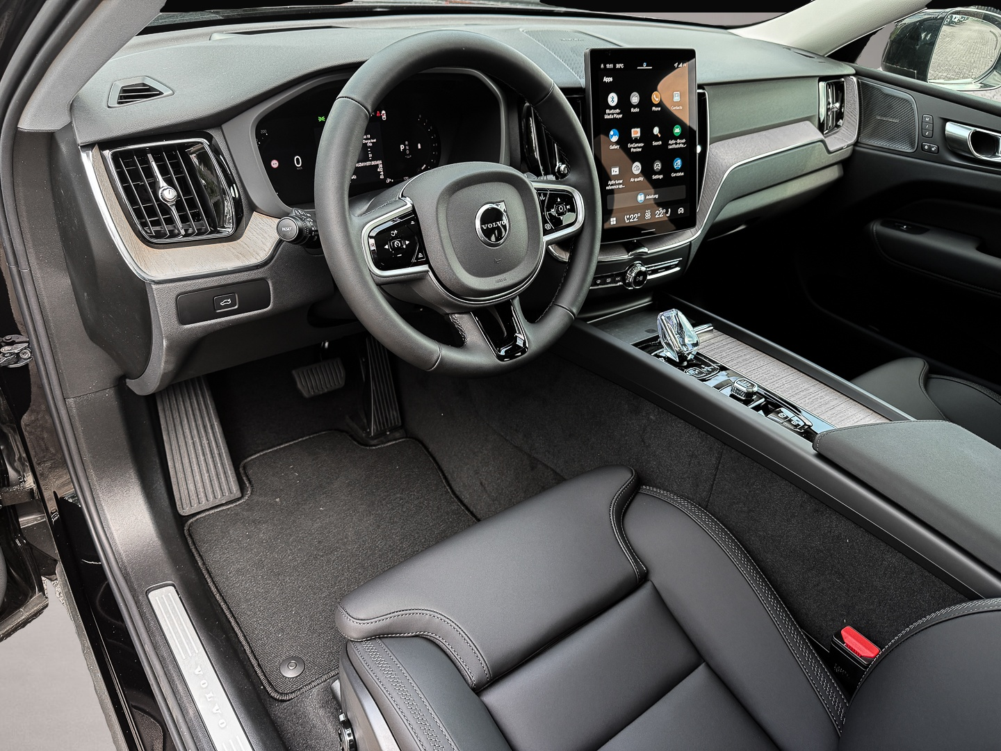 Volvo XC60 (06/2025, Benzin)