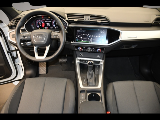 Audi Q3 (08/2025, Benzin)