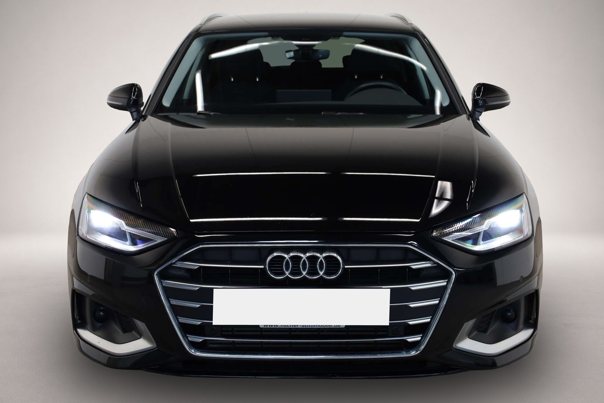 Audi A4 (10/2023, Benzin)