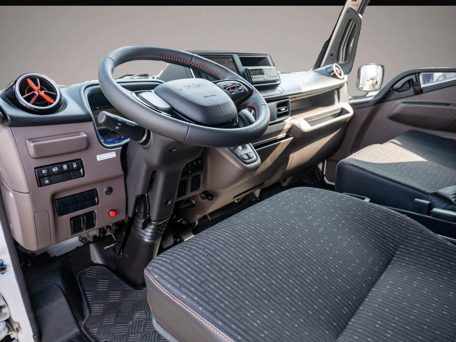 Mitsubishi Canter (06/2024, ELECTRIC)