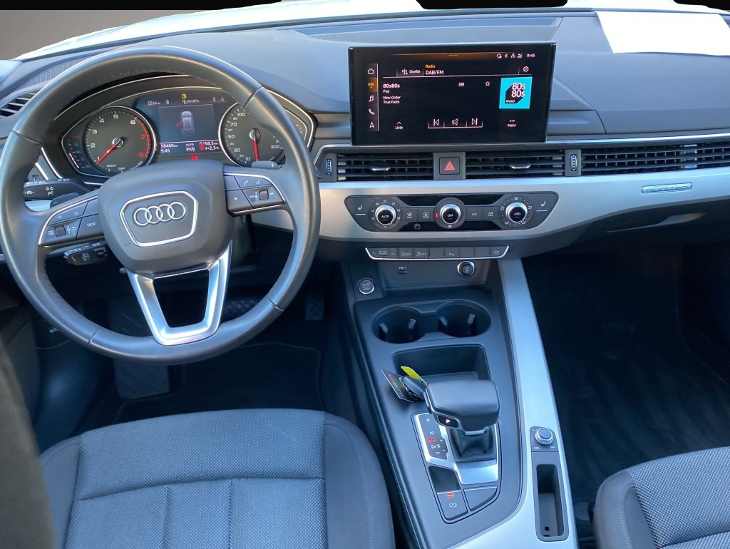 Audi A4 (01/2023, Benzin)