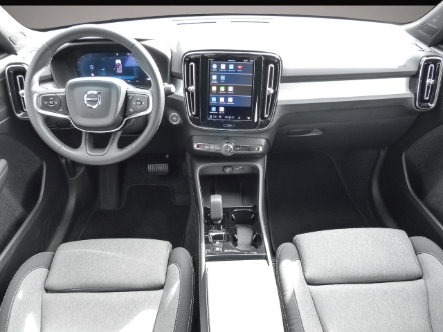 Volvo XC40 (06/2025, Benzin)