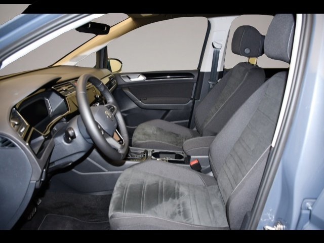 Volkswagen Touran (10/2025, Benzin)