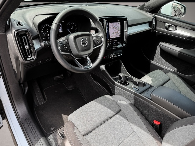 Volvo XC40 (10/2023, Benzin)
