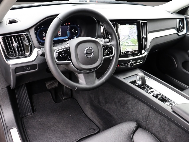 Volvo V60 (02/2025, Benzin)