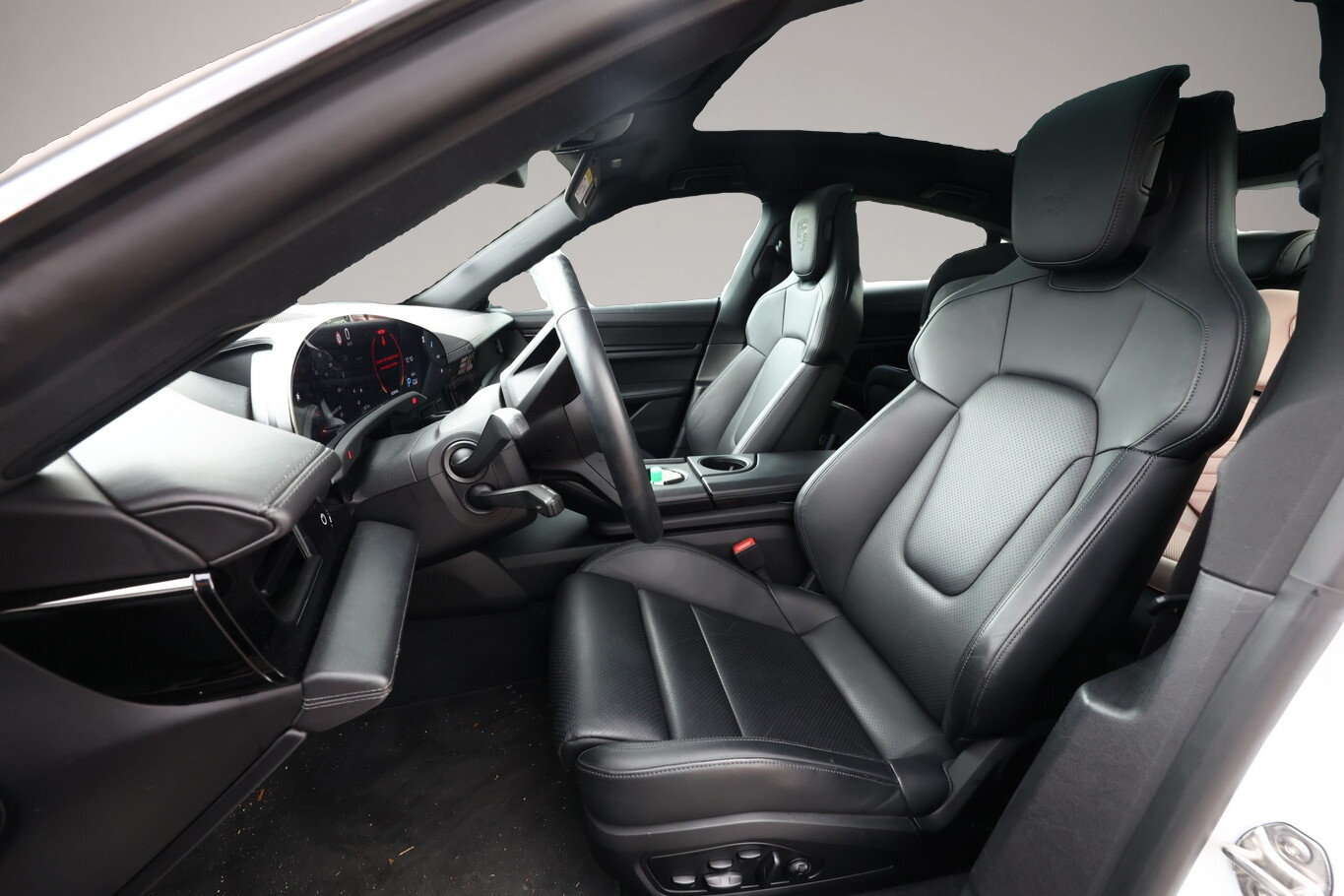 Porsche Taycan (06/2020, ELECTRIC)