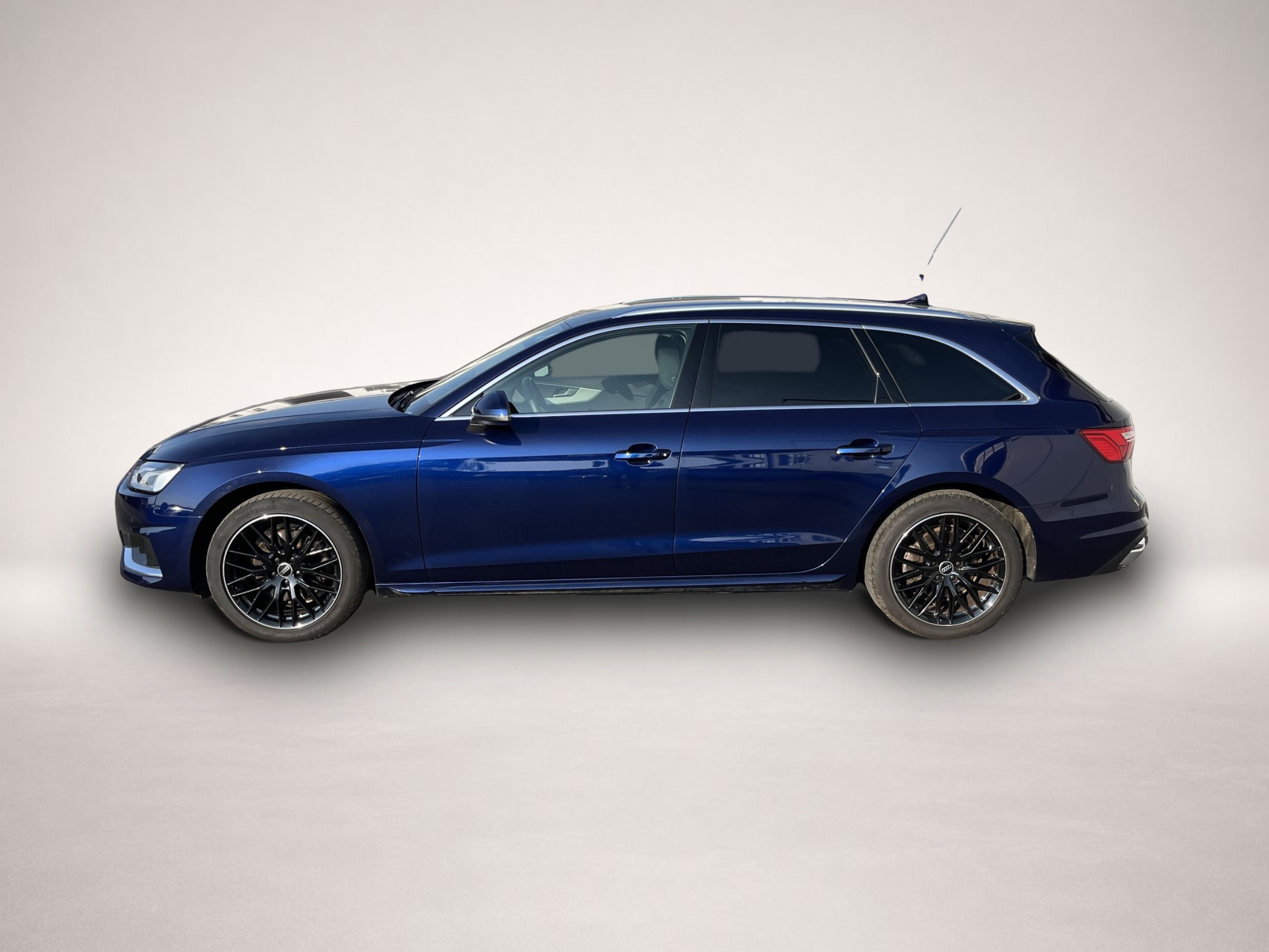 Audi A4 (03/2023, Benzin)