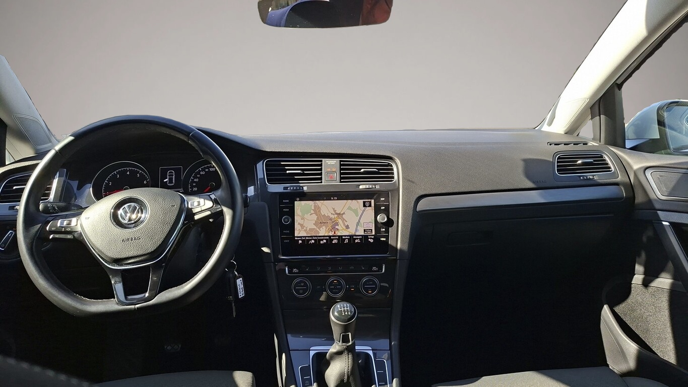Volkswagen Golf (01/2019, Benzin)