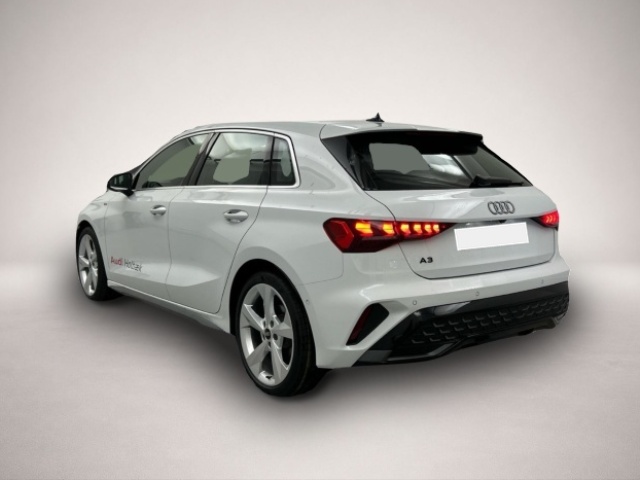 Audi A3 (10/2025, Benzin)
