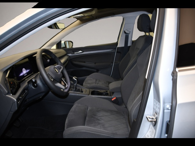 Volkswagen Golf (06/2022, Benzin)