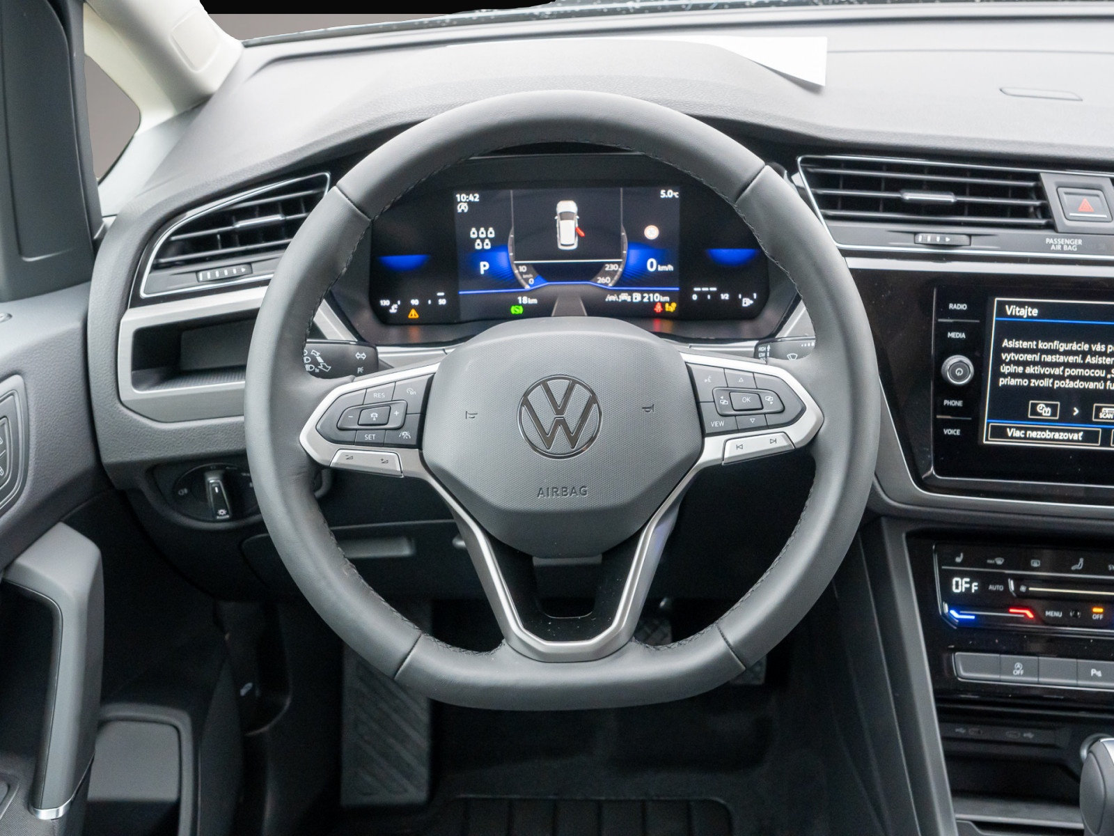 Volkswagen Touran (02/2026, Benzin)