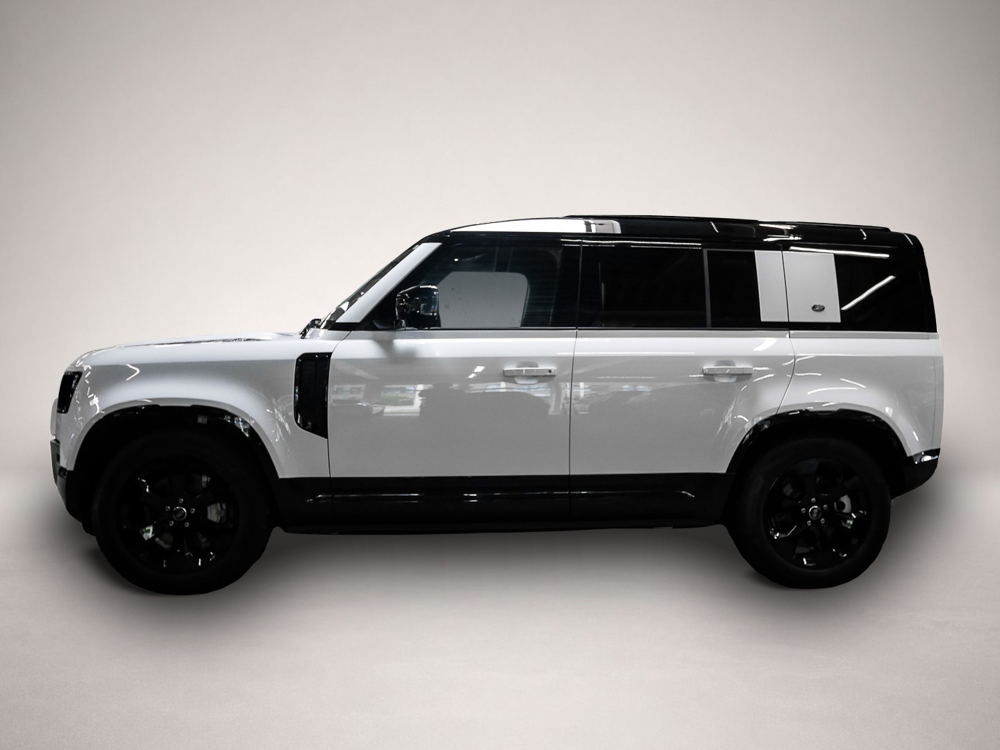 Land-Rover Defender (11/2023, Benzin)