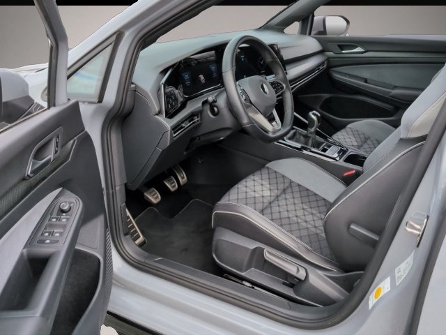 Volkswagen Golf (01/2023, Benzin)