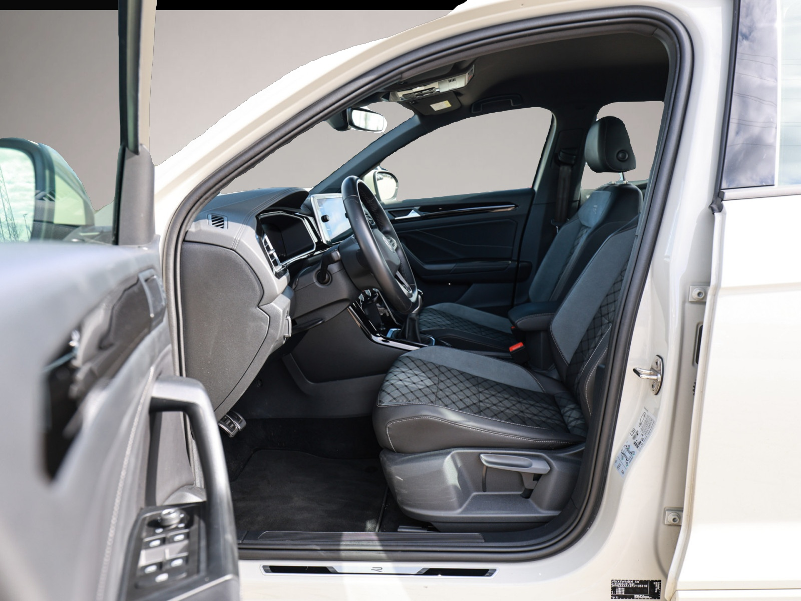 Volkswagen T-Roc (03/2024, Benzin)