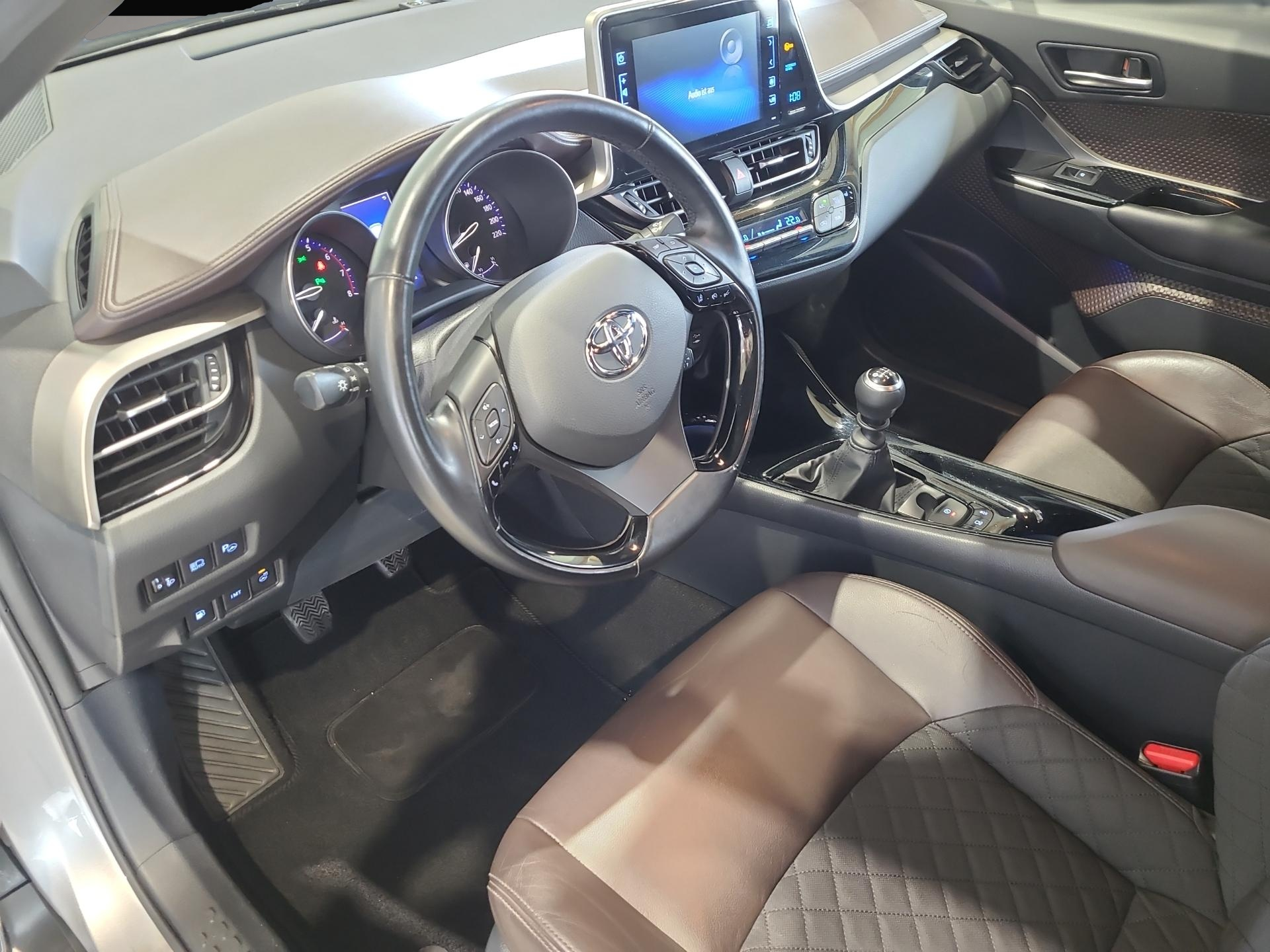 Toyota C-HR (05/2017, Benzin)