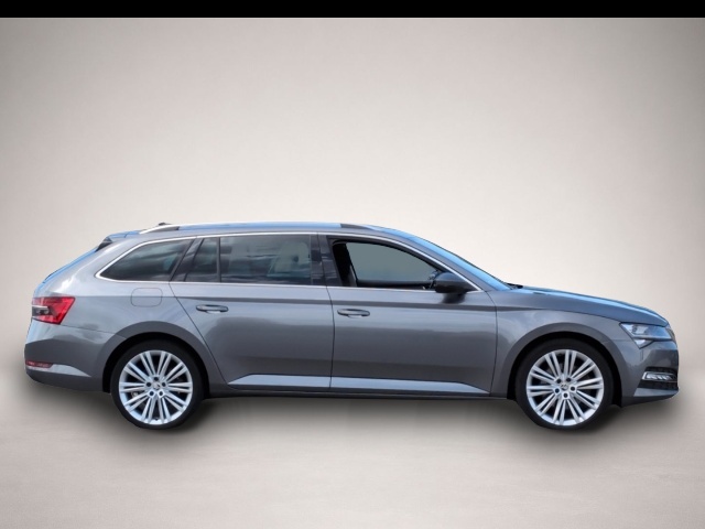 Skoda Superb (01/2023, Benzin)