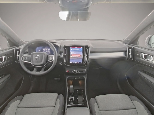 Volvo XC40 (04/2025, Benzin)