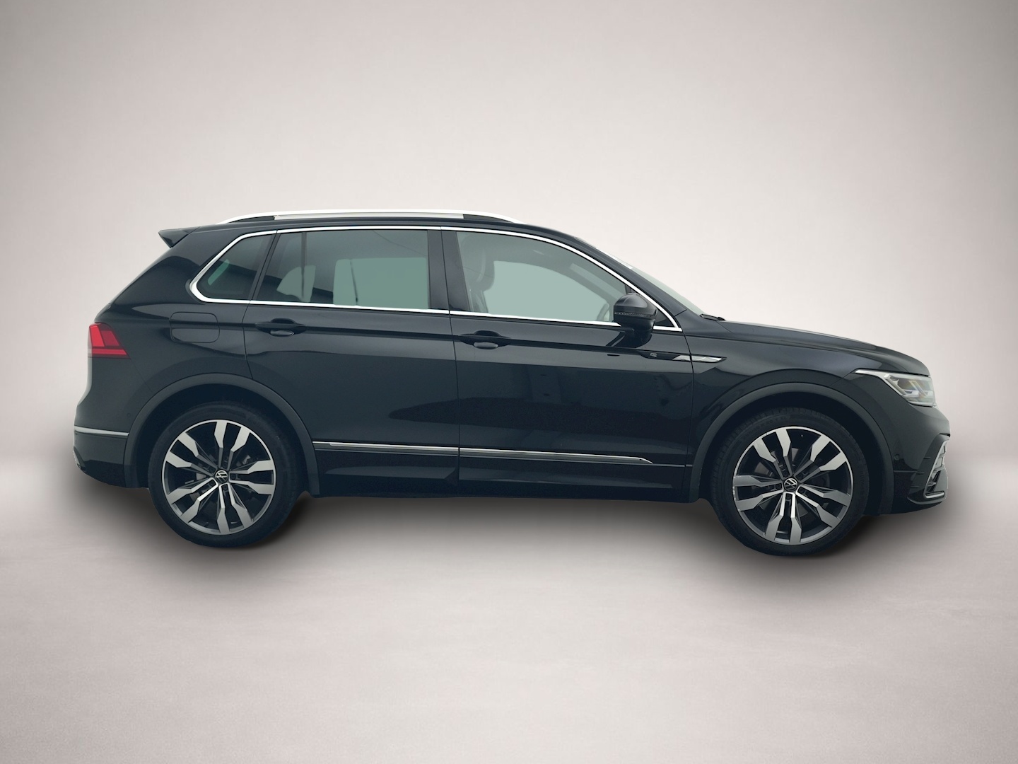 Volkswagen Tiguan (07/2023, Benzin)